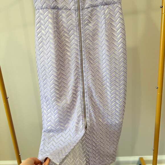 Elliatt - Revolve Lilac Zip Front Dress- Size L Retails $170-$200 - Picture 4 of 7